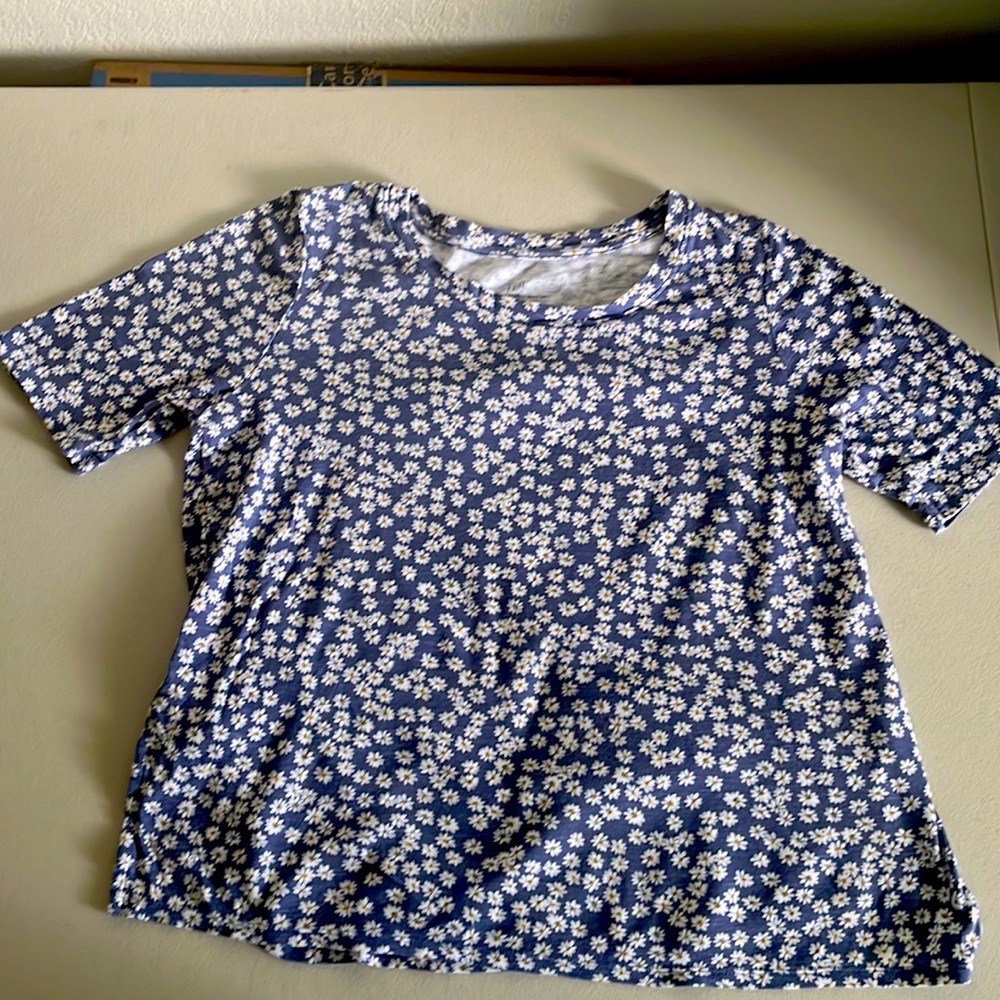 Large Cotton Flower Elbow Sleeve Tee